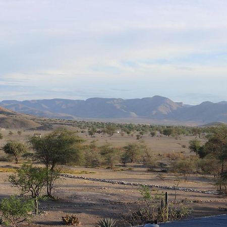 Fort Sesfontein Lodge & Safaris Екстериор снимка