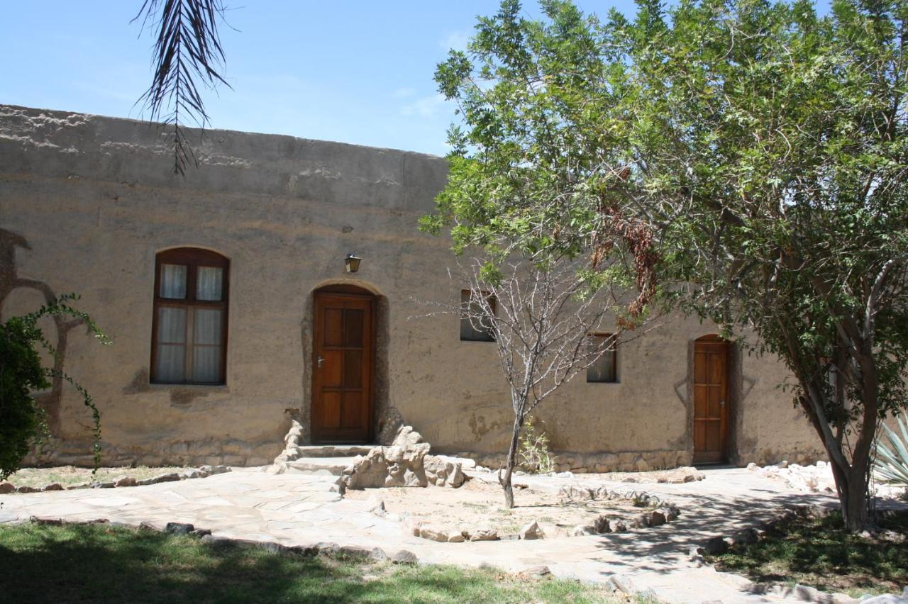 Fort Sesfontein Lodge & Safaris Екстериор снимка