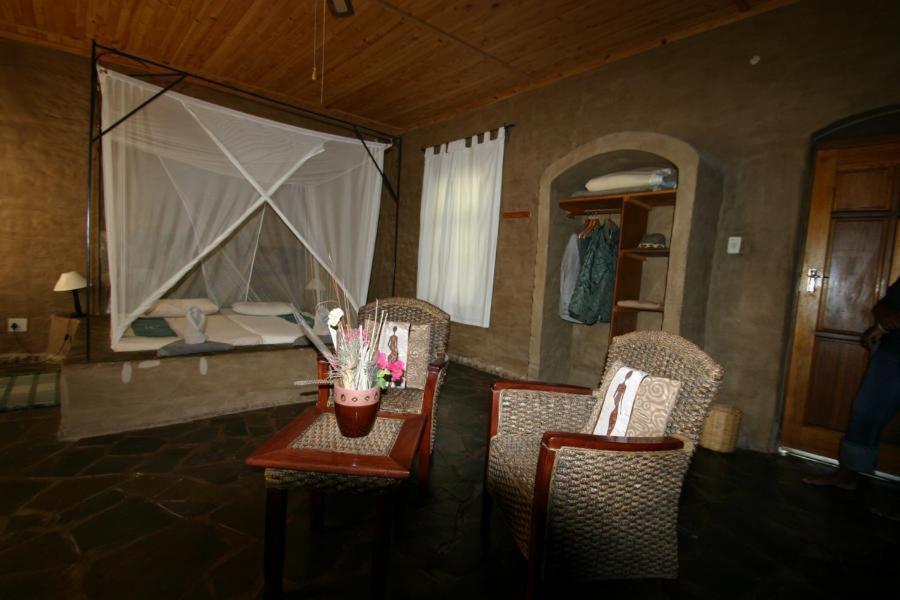 Fort Sesfontein Lodge & Safaris Екстериор снимка