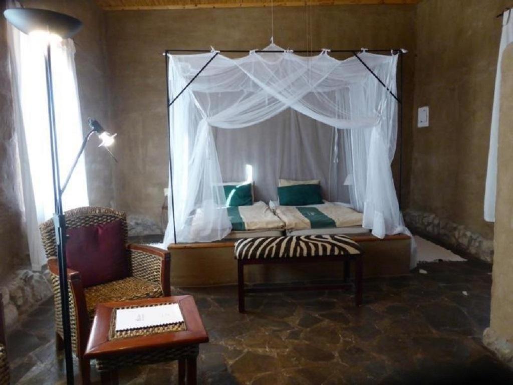 Fort Sesfontein Lodge & Safaris Екстериор снимка
