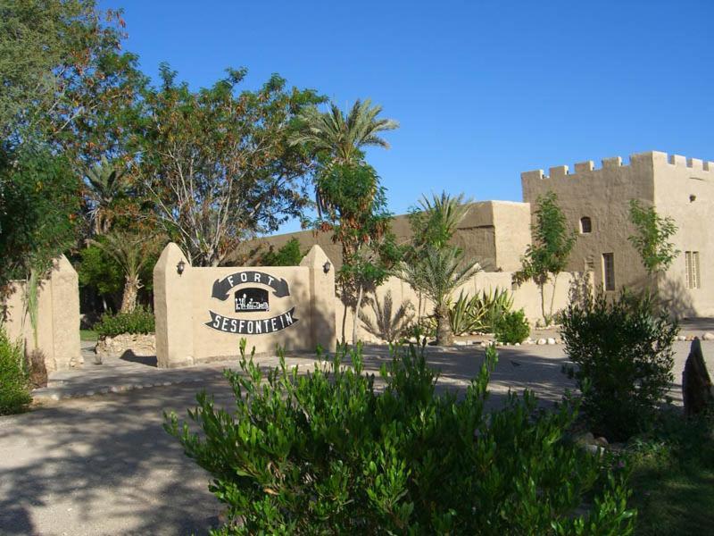 Fort Sesfontein Lodge & Safaris Екстериор снимка