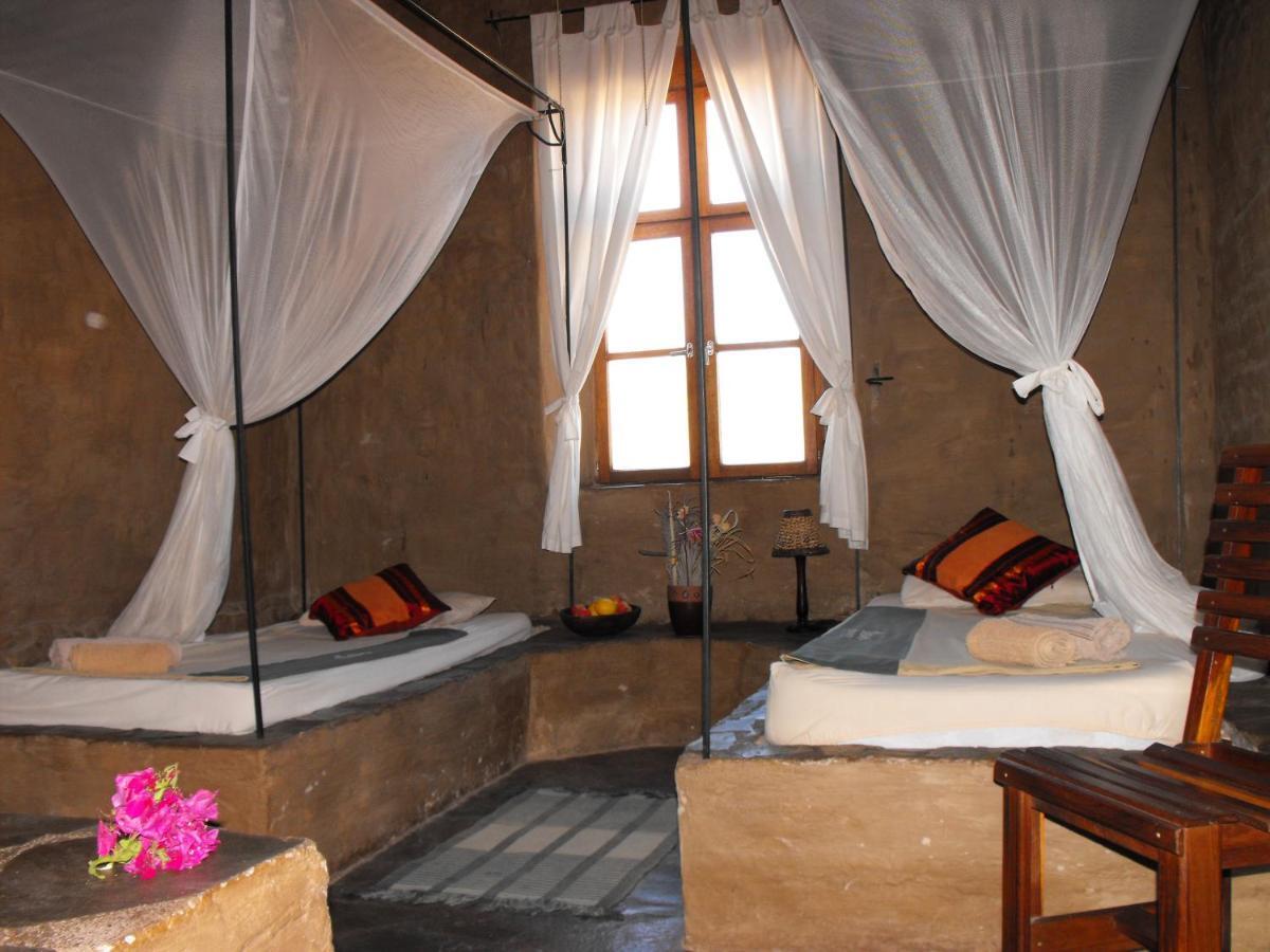 Fort Sesfontein Lodge & Safaris Екстериор снимка
